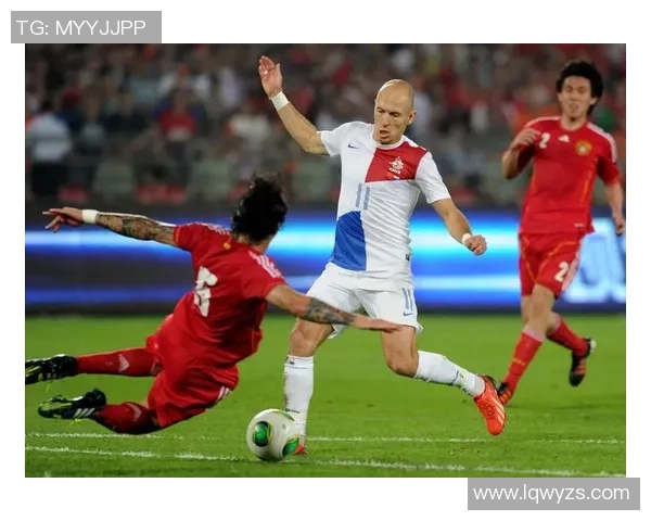 现役足球球星颜值与实力兼具展现绿茵场上的帅气风采 现役足球球星颜值与实力兼具展现绿茵场上的帅气风采