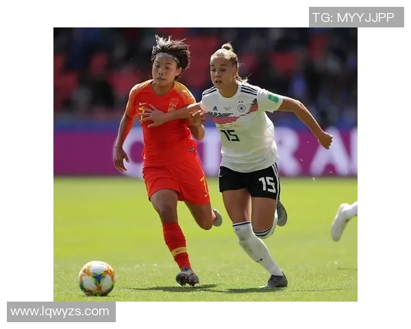 聚焦绿茵巨星的掌上明珠揭秘足球名将女儿的成长与风采